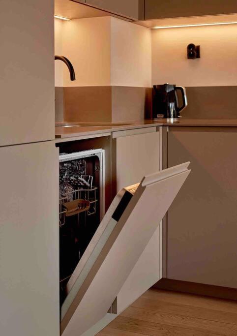 Luksusowy Apartament Przy Plazy Z Basenem * Budva