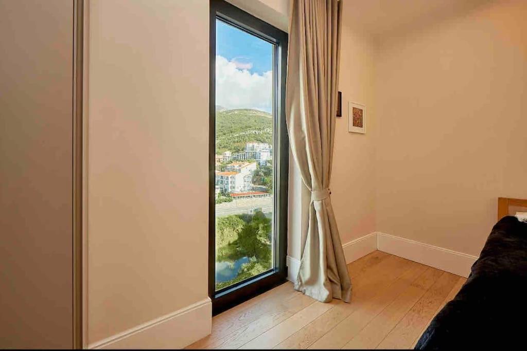 Luksusowy Apartament Przy Plazy Z Basenem Apartment