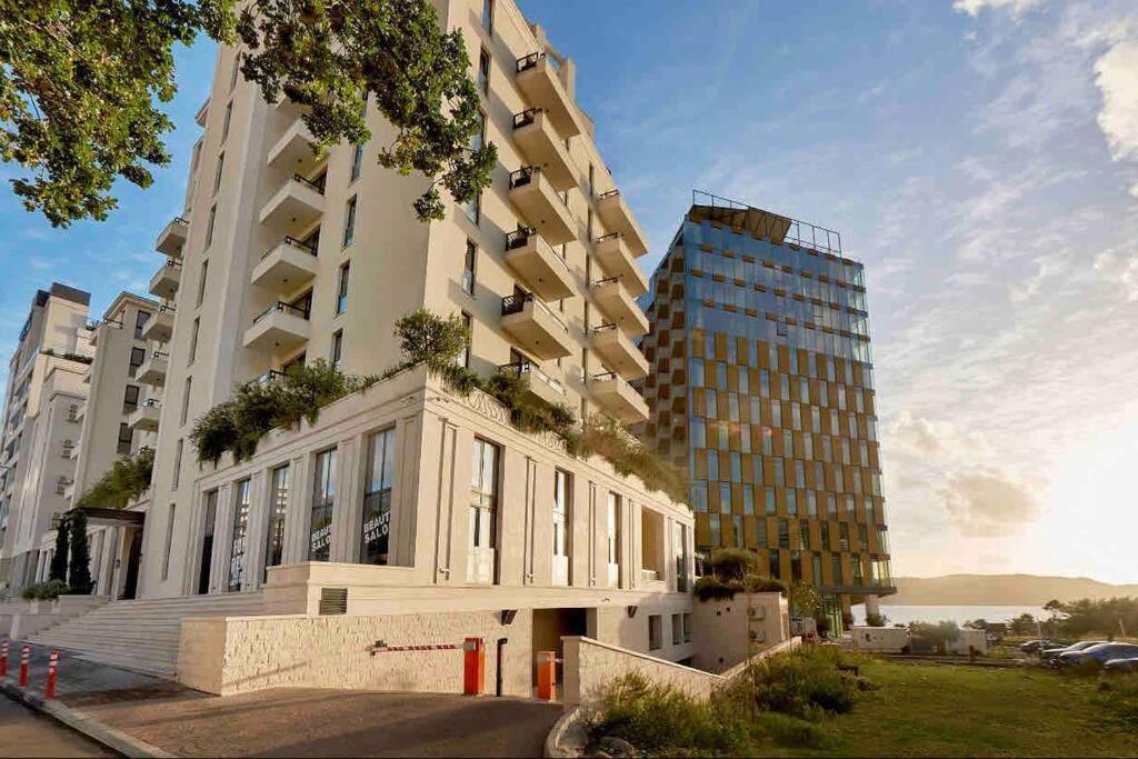 Luksusowy Apartament Przy Plazy Z Basenem