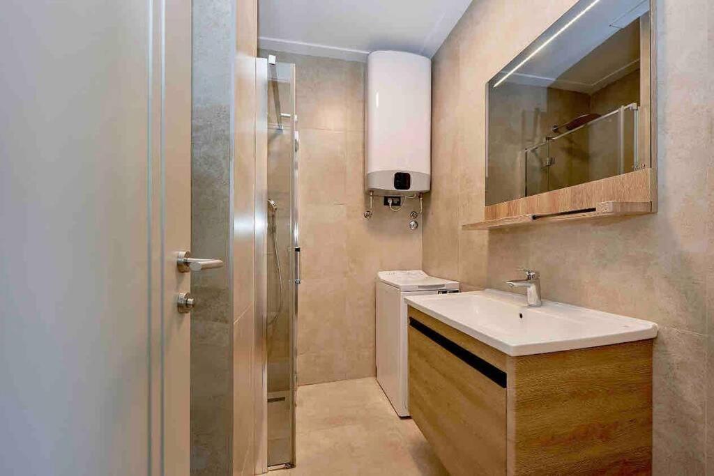 Luksusowy Apartament Przy Plazy Z Basenem * Budva