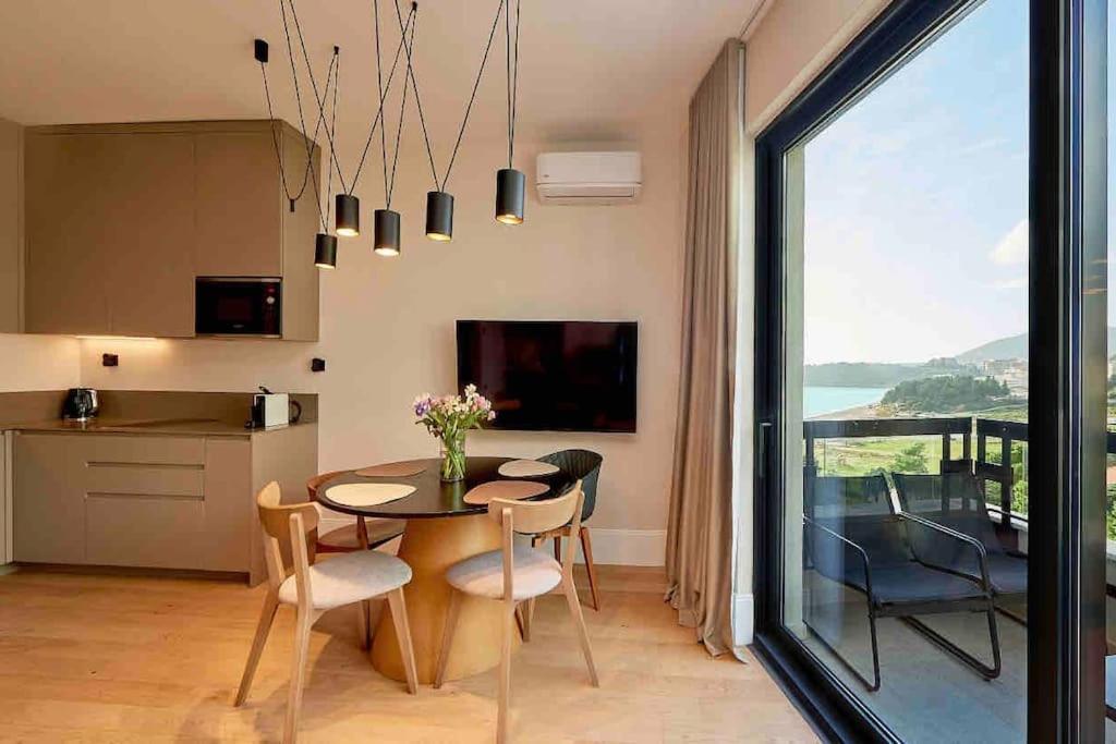 Luksusowy Apartament Przy Plazy Z Basenem * Budva